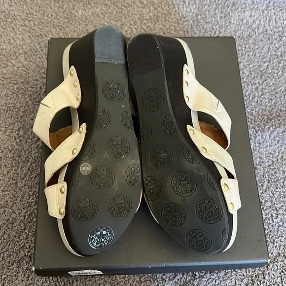 Vince Camuto jeweled sandals - Picture 3 of 5